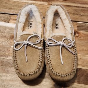 Ugg moccasins light brown with pink bow